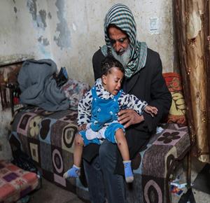 الرضيع جواد أسامة ابو نصار أُصيب بجروح جسدية ونفسية بعد حادثة اعتقال له ولوالده من قبل الاحتلال الاسرائيلي قرب مخيم المغازي في قطاع غزة حيث يظهر على الطفل، الذي أُفرج عنه لاحقًا آثار إصابات ناتجة عن تعذيبه خلال الاحتجاز، بينما لا يزال والده قيد الاعتقال وفق روايات عائلته وشهود عيان 